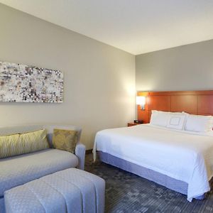 King Room Mobility or hearing accessible